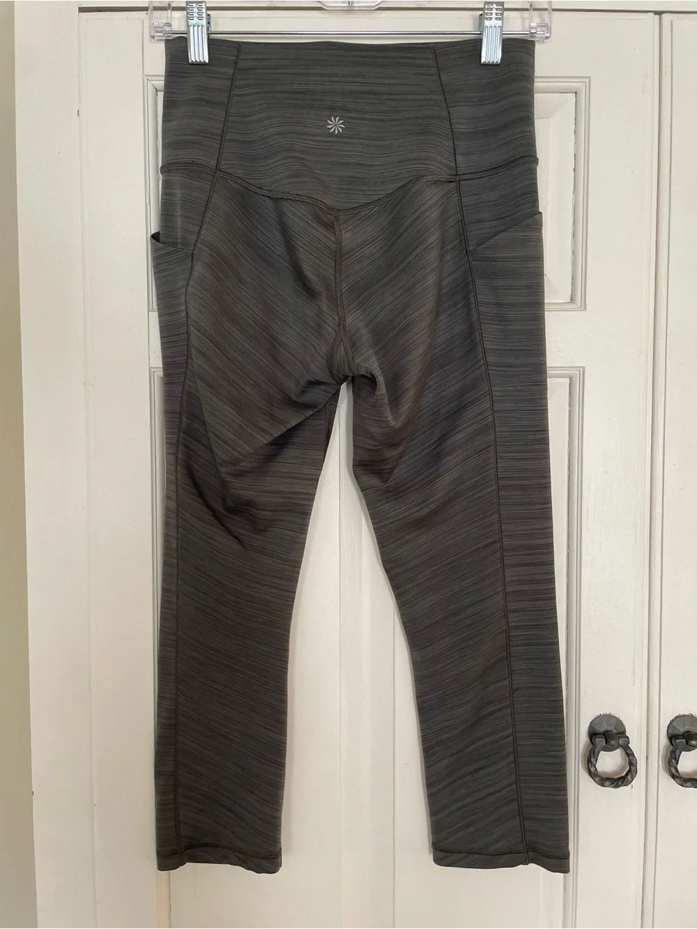 ATHLETA Salutation Capri Leggings w/Side Pockets, Heathered Olive Green, SMALL